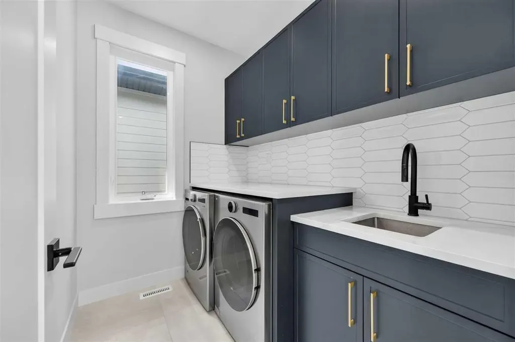 924 33a Street NW Calgary AB T2N 2X3