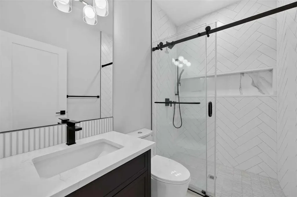 924 33a Street NW Calgary AB T2N 2X3