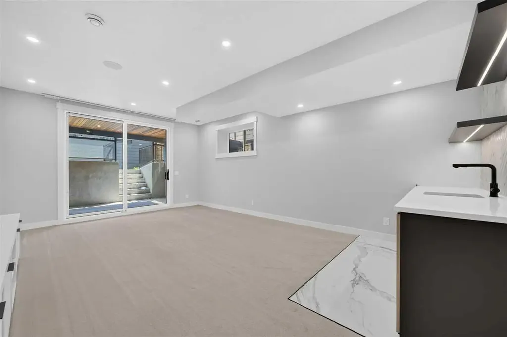 924 33a Street NW Calgary AB T2N 2X3