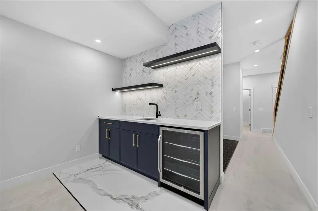 924 33a Street NW Calgary AB T2N 2X3
