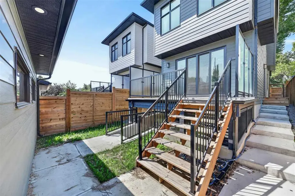 924 33a Street NW Calgary AB T2N 2X3