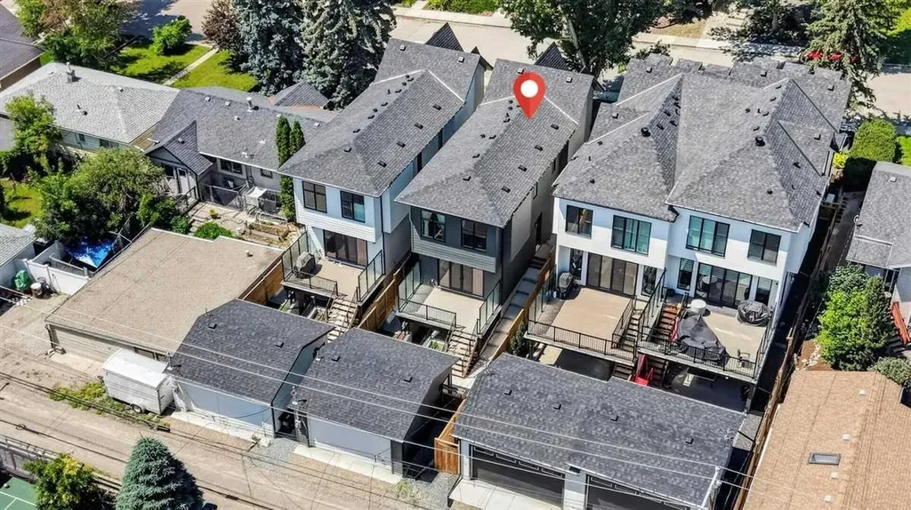 924 33a Street NW Calgary AB T2N 2X3