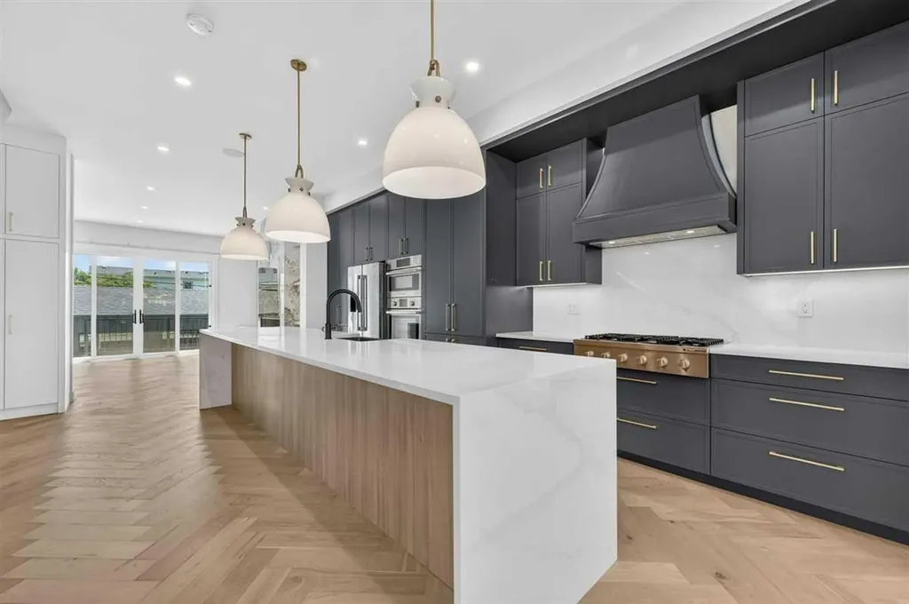 924 33a Street NW Calgary AB T2N 2X3
