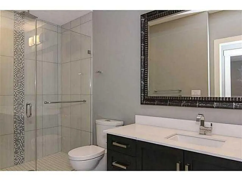 532 22 Avenue NE Calgary AB T2E 1T9