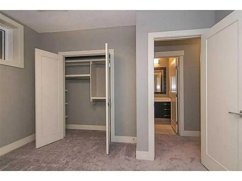 532 22 Avenue NE Calgary AB T2E 1T9