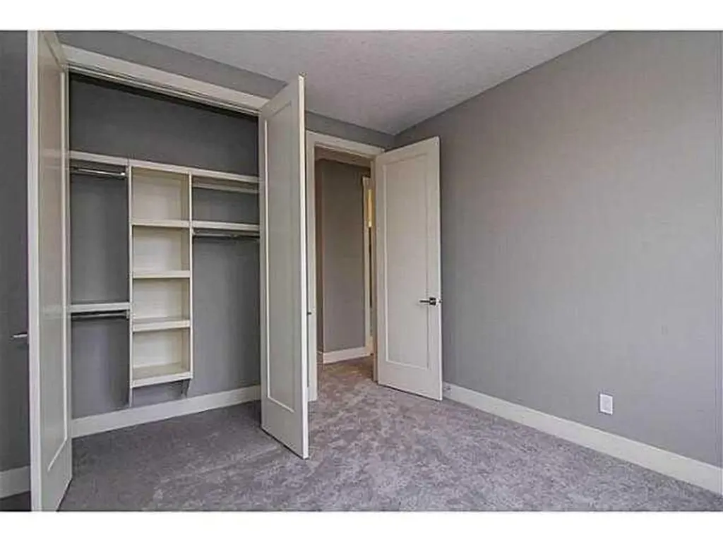 532 22 Avenue NE Calgary AB T2E 1T9