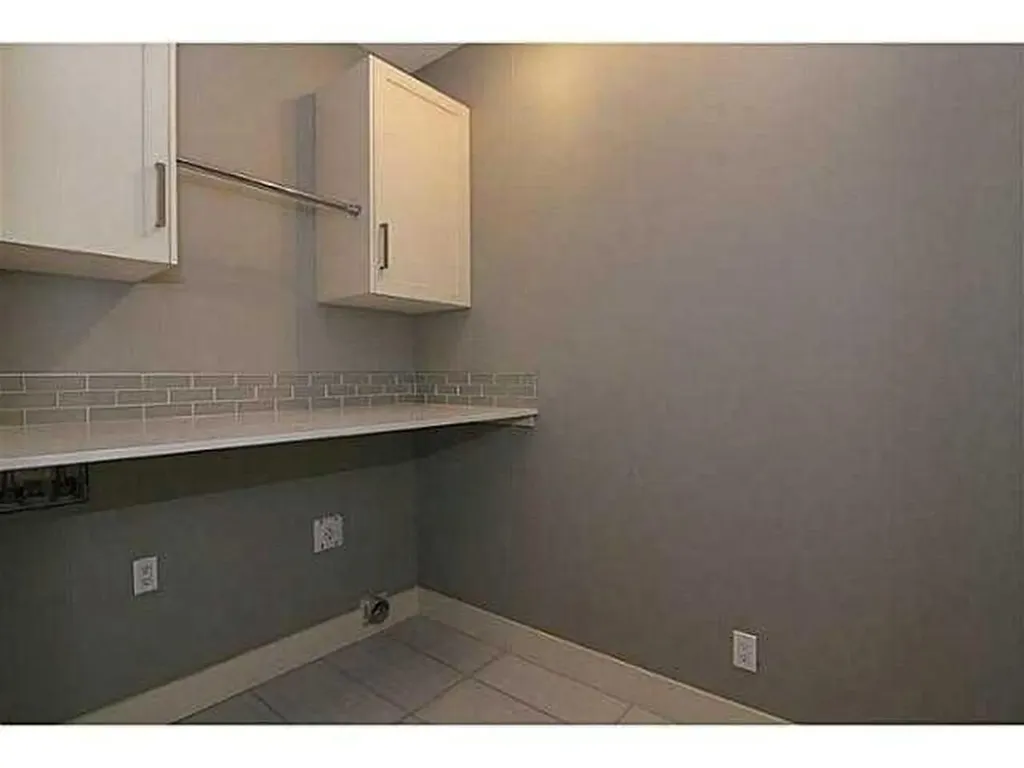 532 22 Avenue NE Calgary AB T2E 1T9