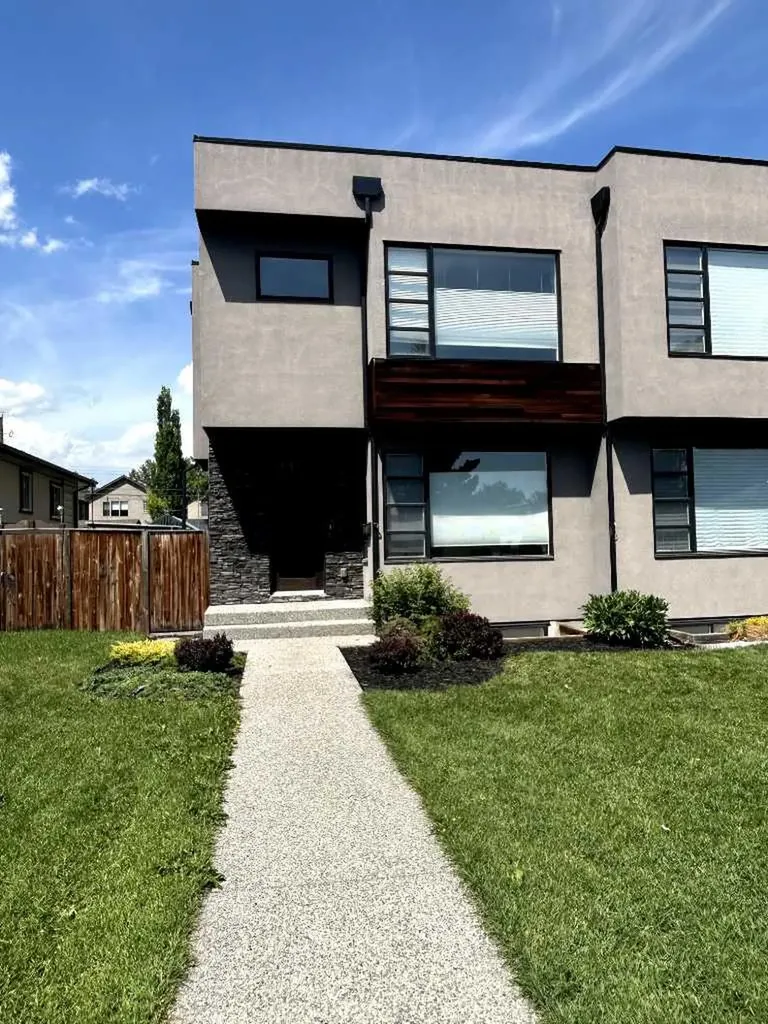 532 22 Avenue NE Calgary AB T2E 1T9
