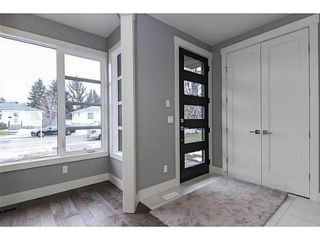532 22 Avenue NE Calgary AB T2E 1T9