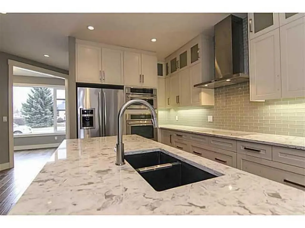532 22 Avenue NE Calgary AB T2E 1T9