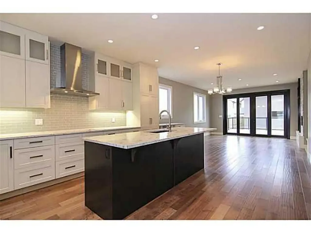 532 22 Avenue NE Calgary AB T2E 1T9
