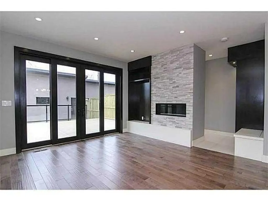 532 22 Avenue NE Calgary AB T2E 1T9