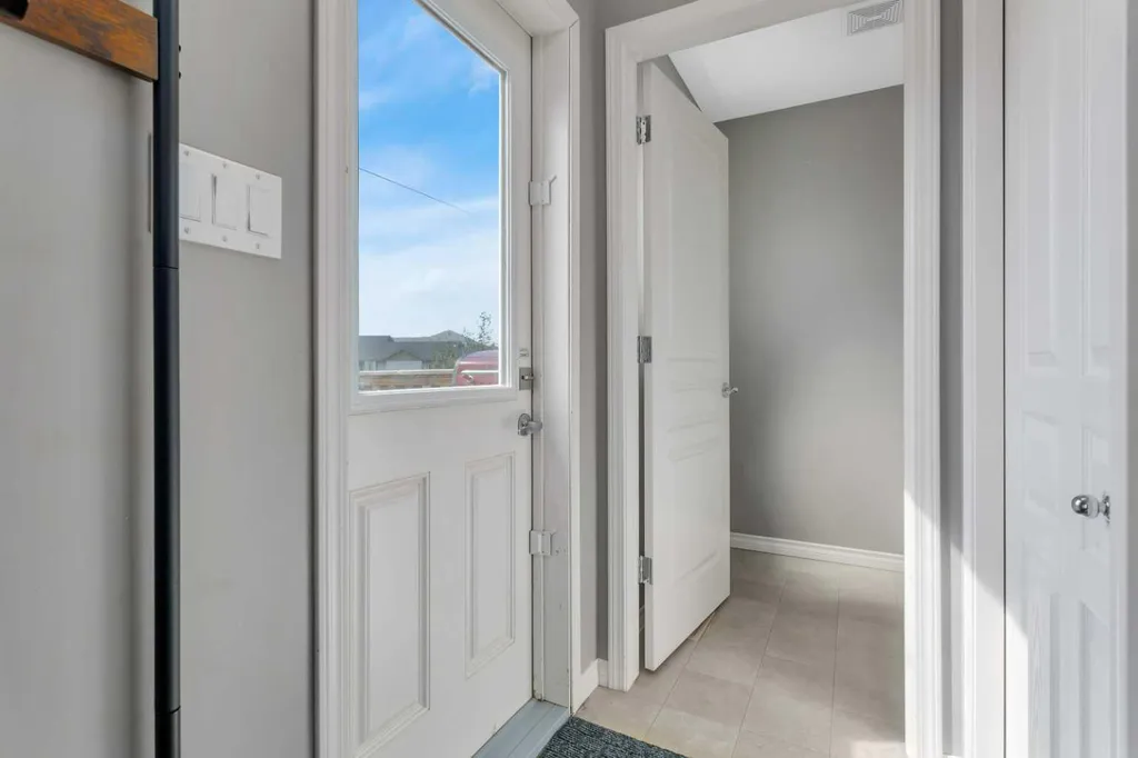 6 Reid Court Sylvan Lake AB T4S 1W3