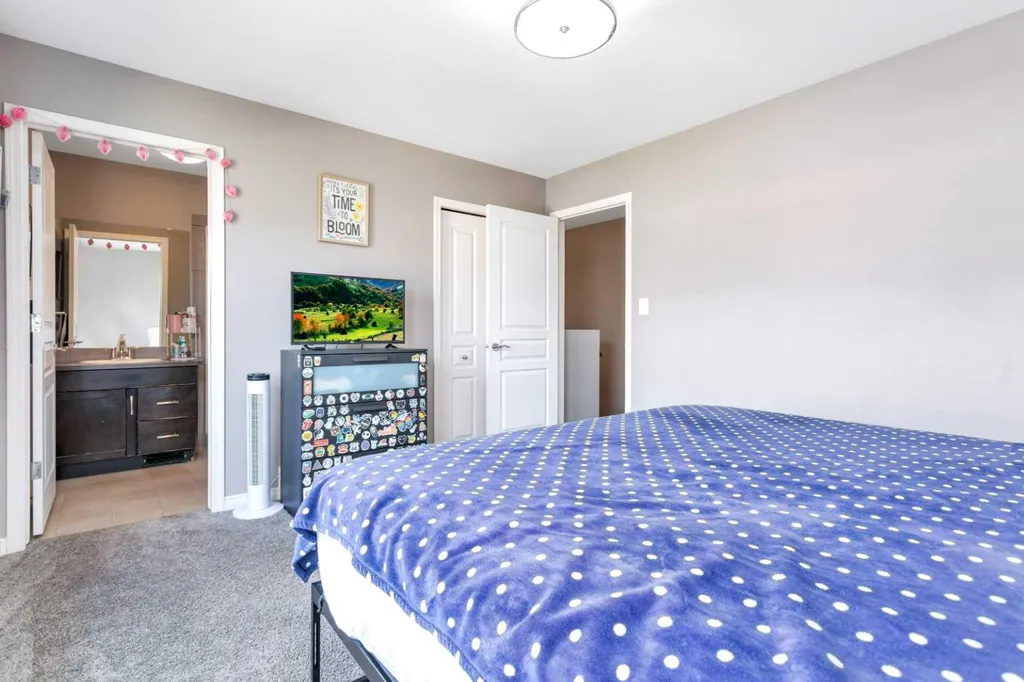 6 Reid Court Sylvan Lake AB T4S 1W3