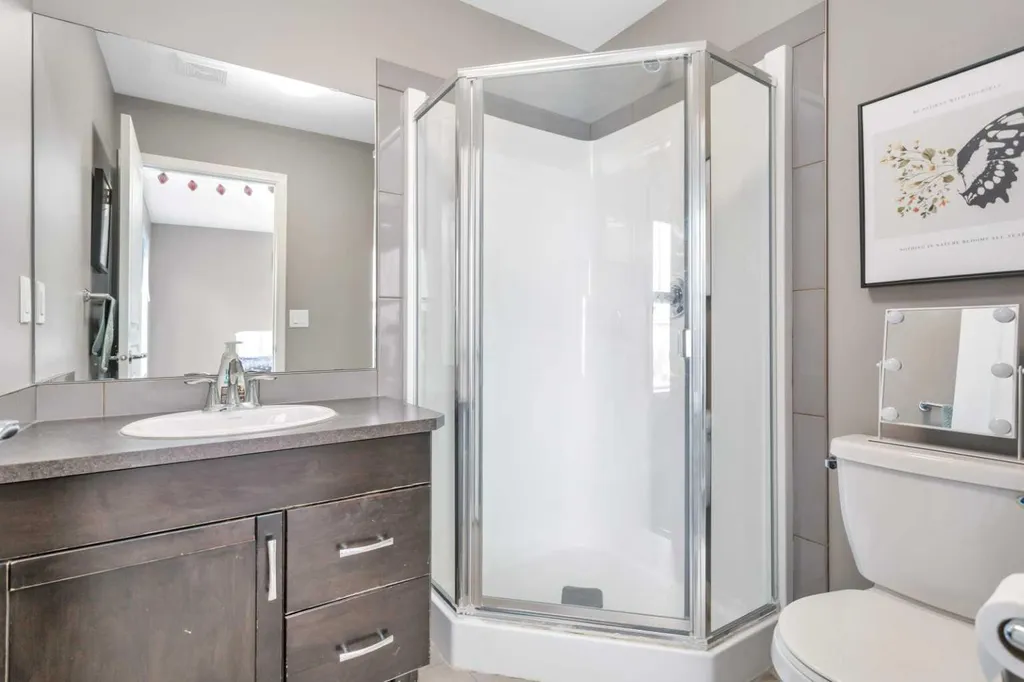 6 Reid Court Sylvan Lake AB T4S 1W3