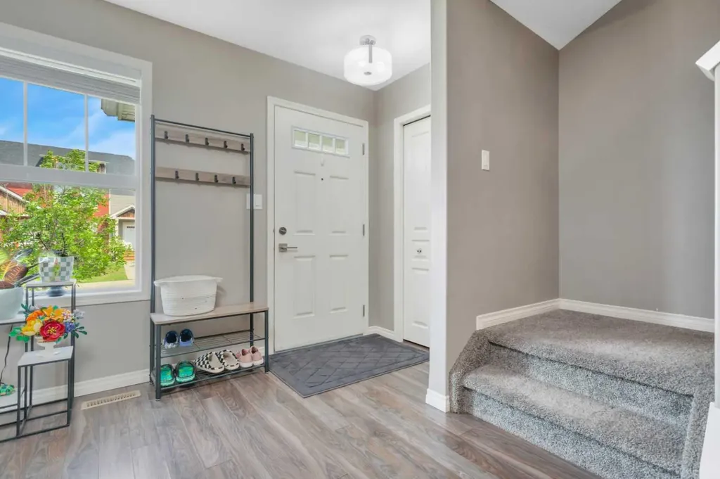 6 Reid Court Sylvan Lake AB T4S 1W3
