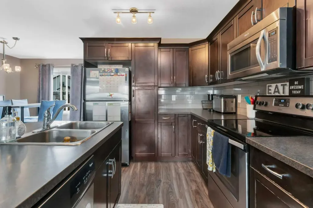 6 Reid Court Sylvan Lake AB T4S 1W3