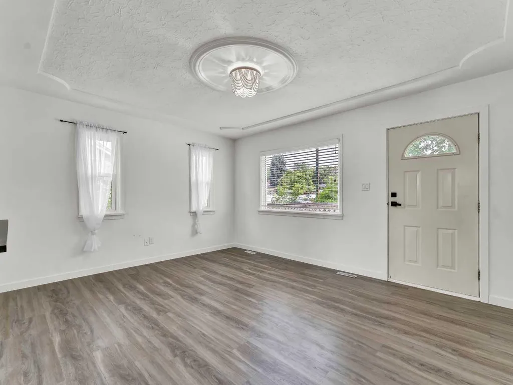 112 8 Street SW Medicine Hat AB T1A 4L6