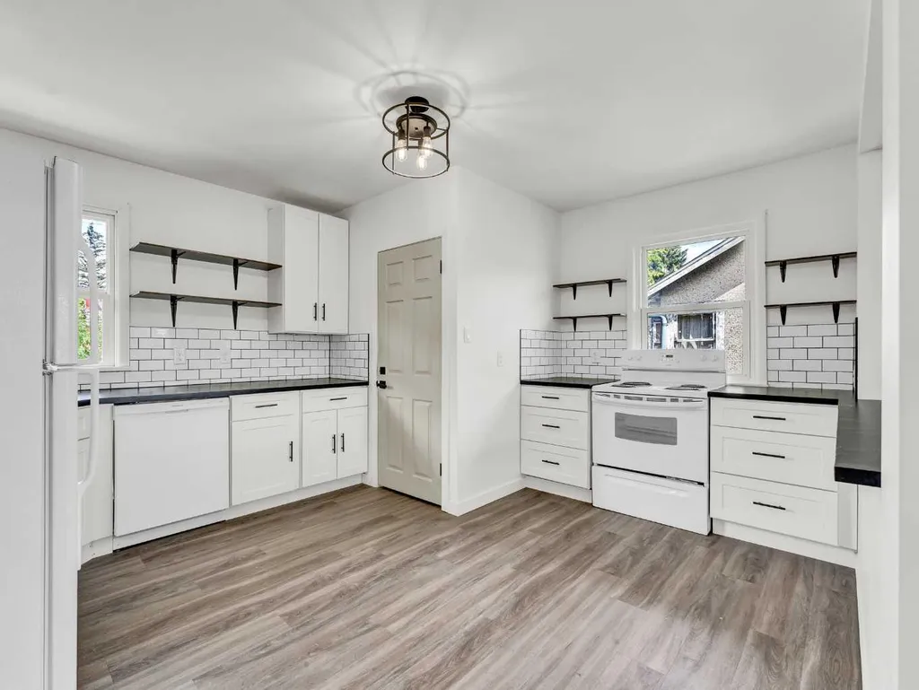 112 8 Street SW Medicine Hat AB T1A 4L6