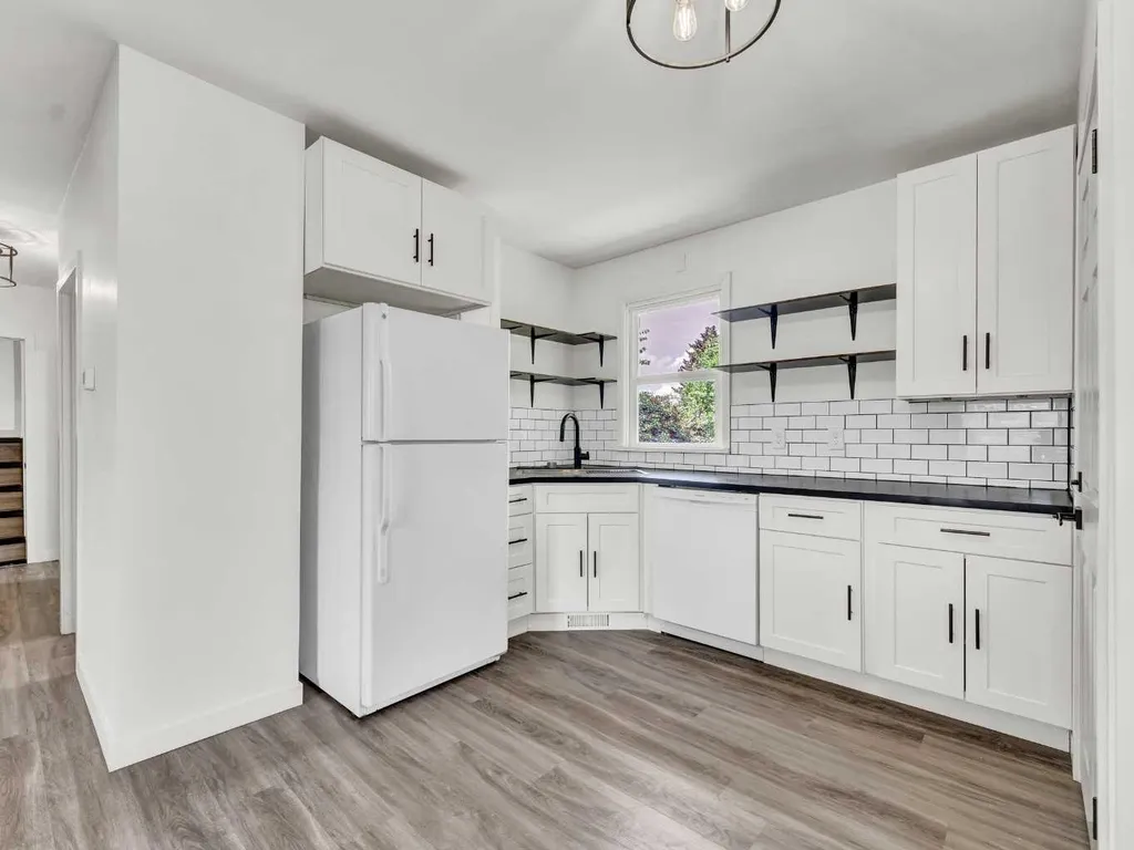 112 8 Street SW Medicine Hat AB T1A 4L6