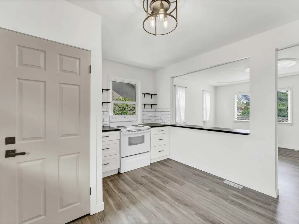 112 8 Street SW Medicine Hat AB T1A 4L6