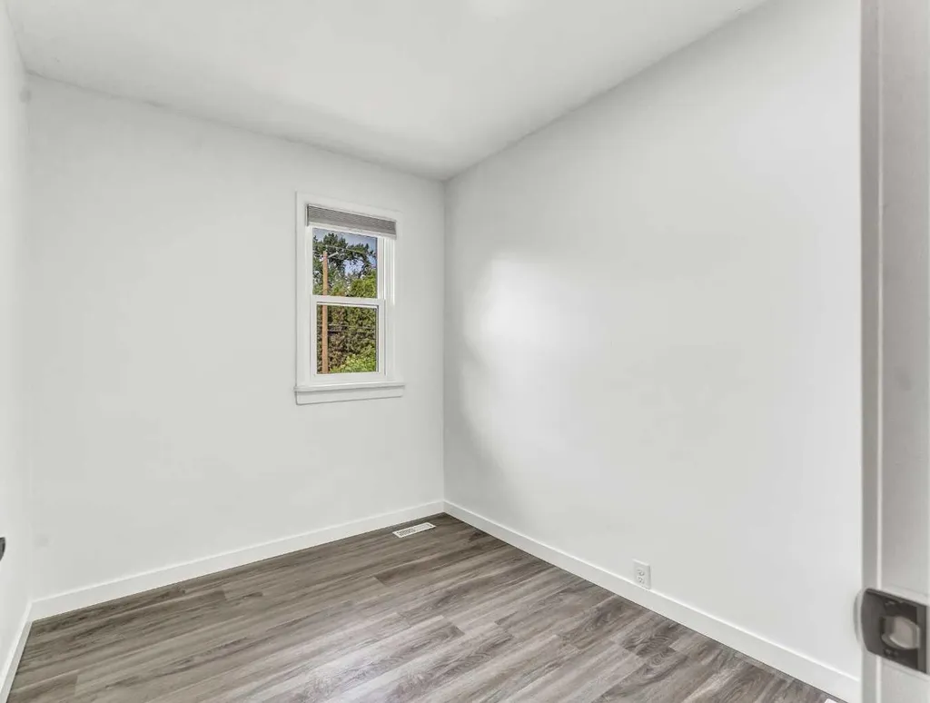 112 8 Street SW Medicine Hat AB T1A 4L6