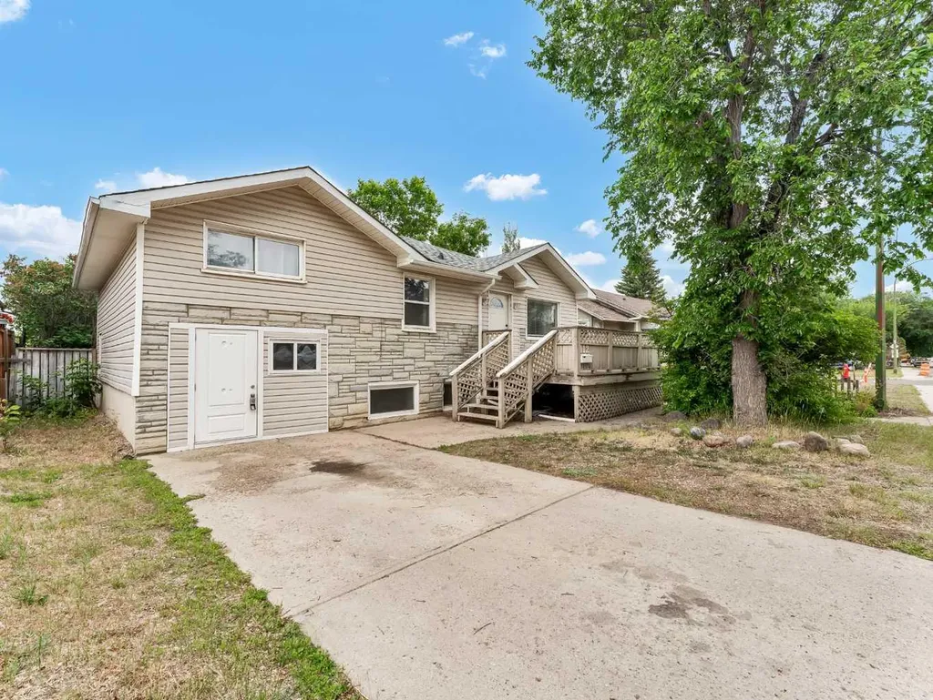 112 8 Street SW Medicine Hat AB T1A 4L6