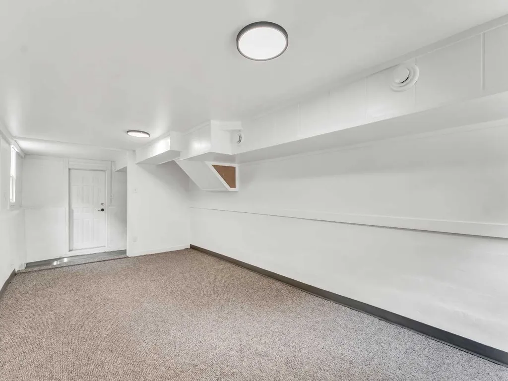 112 8 Street SW Medicine Hat AB T1A 4L6