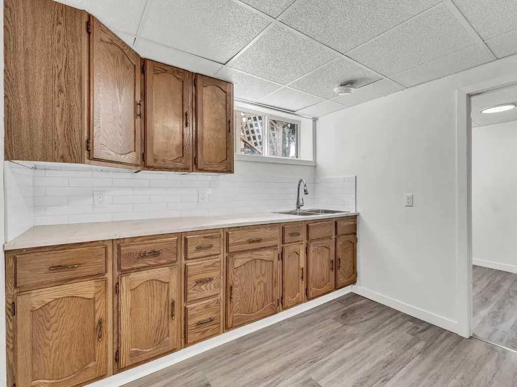 112 8 Street SW Medicine Hat AB T1A 4L6