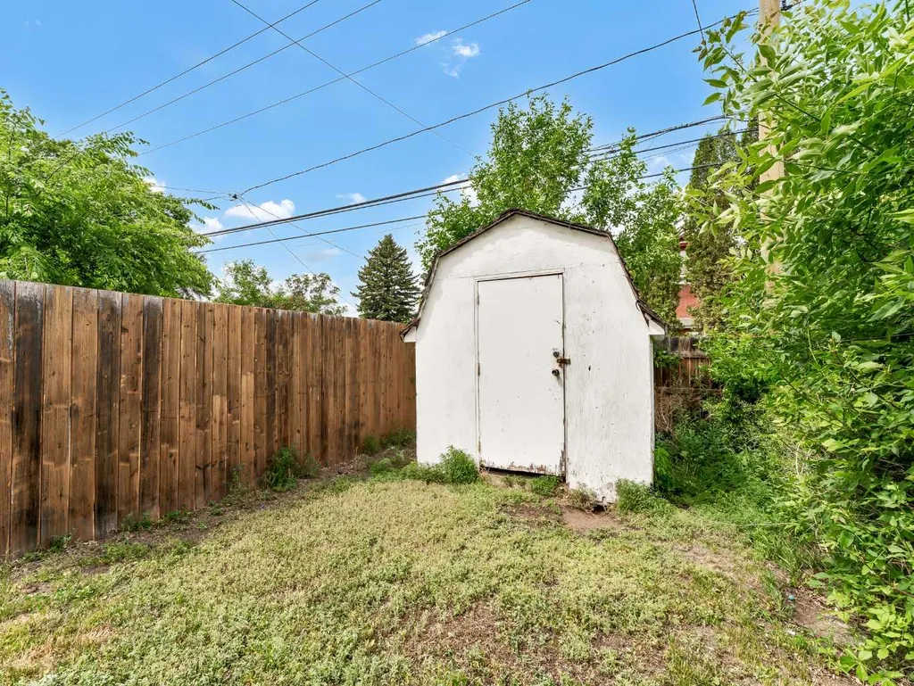 112 8 Street SW Medicine Hat AB T1A 4L6