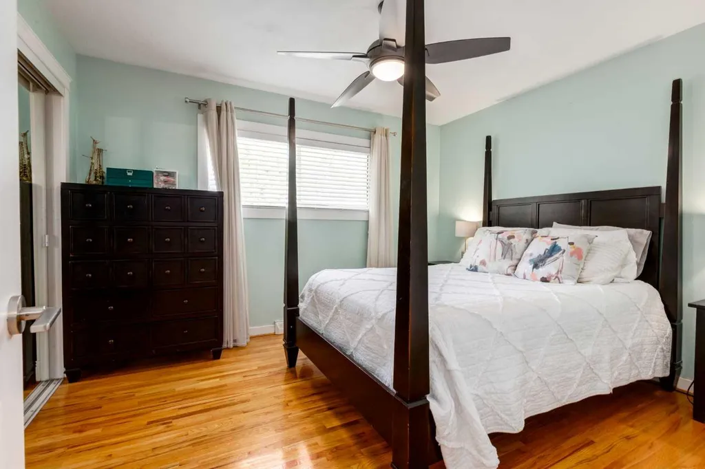 23 Heston Street NW Calgary AB t2k2c3