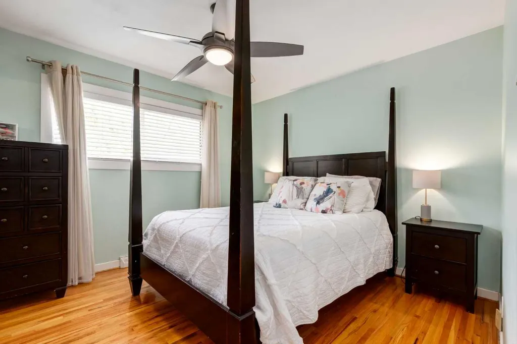23 Heston Street NW Calgary AB t2k2c3