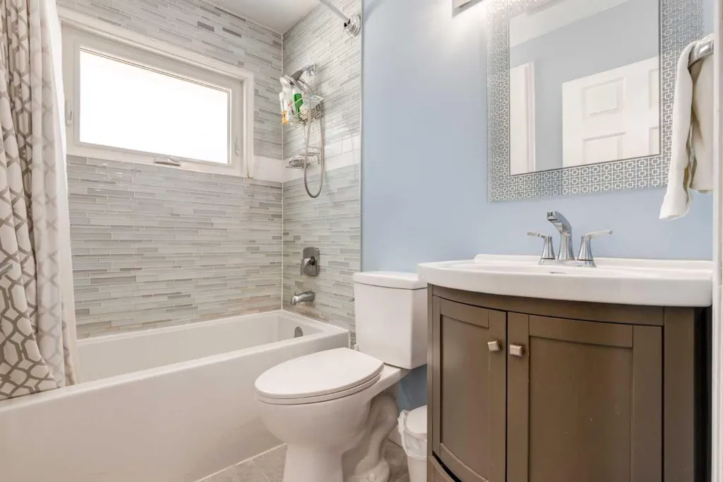 23 Heston Street NW Calgary AB t2k2c3