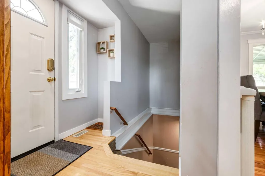 23 Heston Street NW Calgary AB t2k2c3