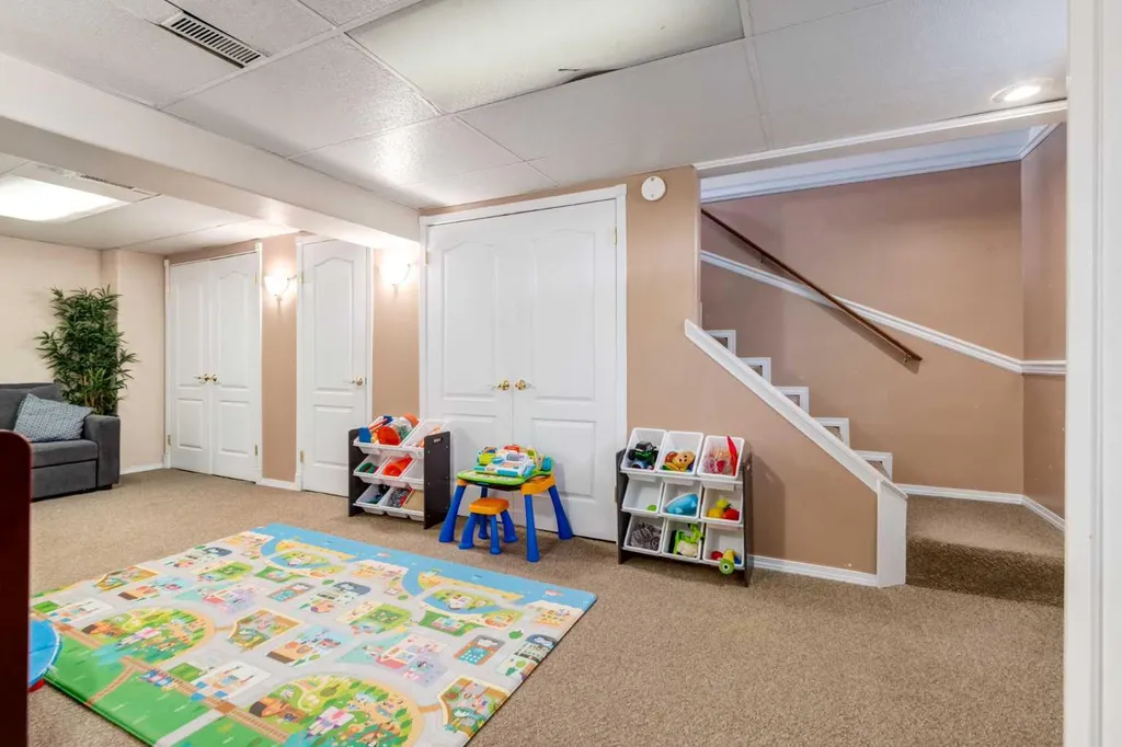 23 Heston Street NW Calgary AB t2k2c3