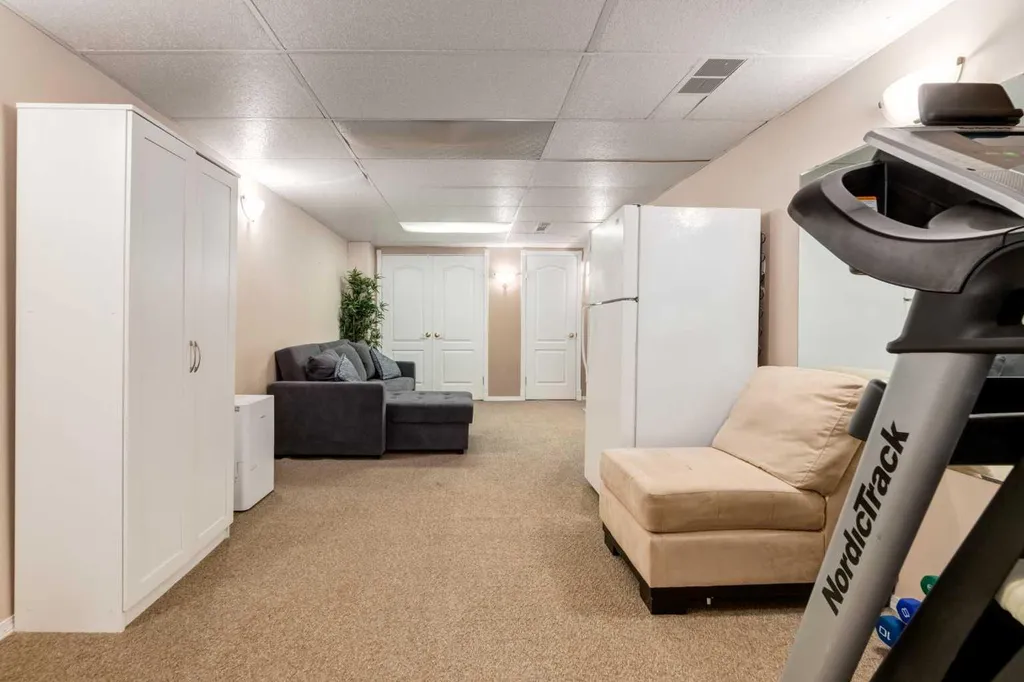 23 Heston Street NW Calgary AB t2k2c3