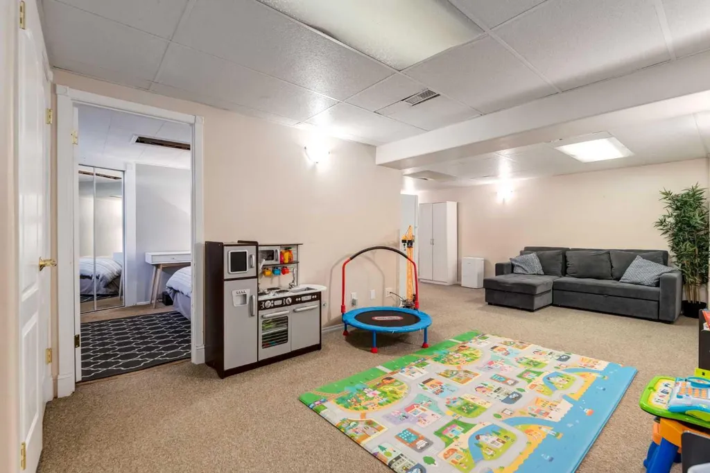 23 Heston Street NW Calgary AB t2k2c3