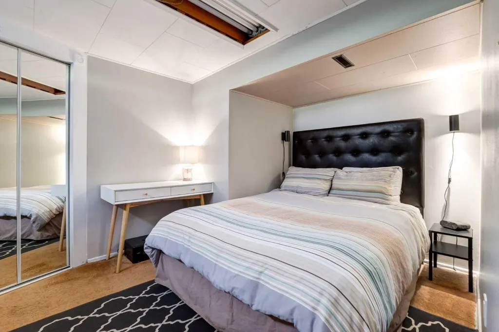 23 Heston Street NW Calgary AB t2k2c3