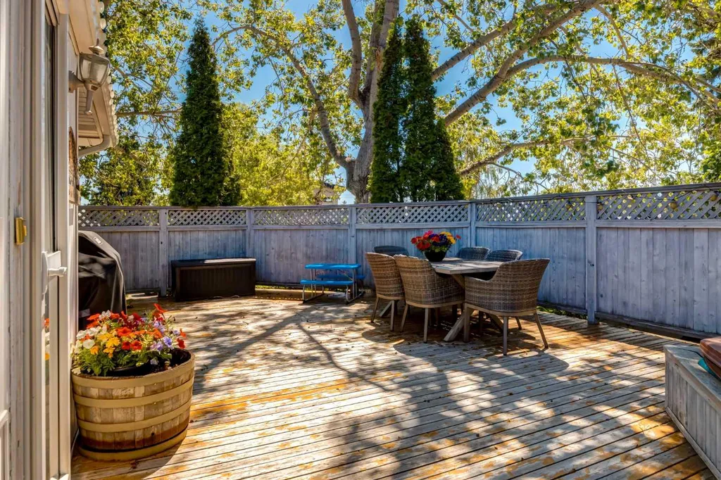 23 Heston Street NW Calgary AB t2k2c3