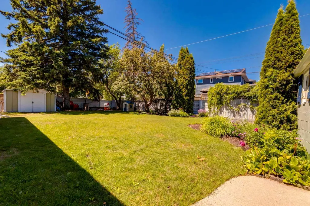 23 Heston Street NW Calgary AB t2k2c3
