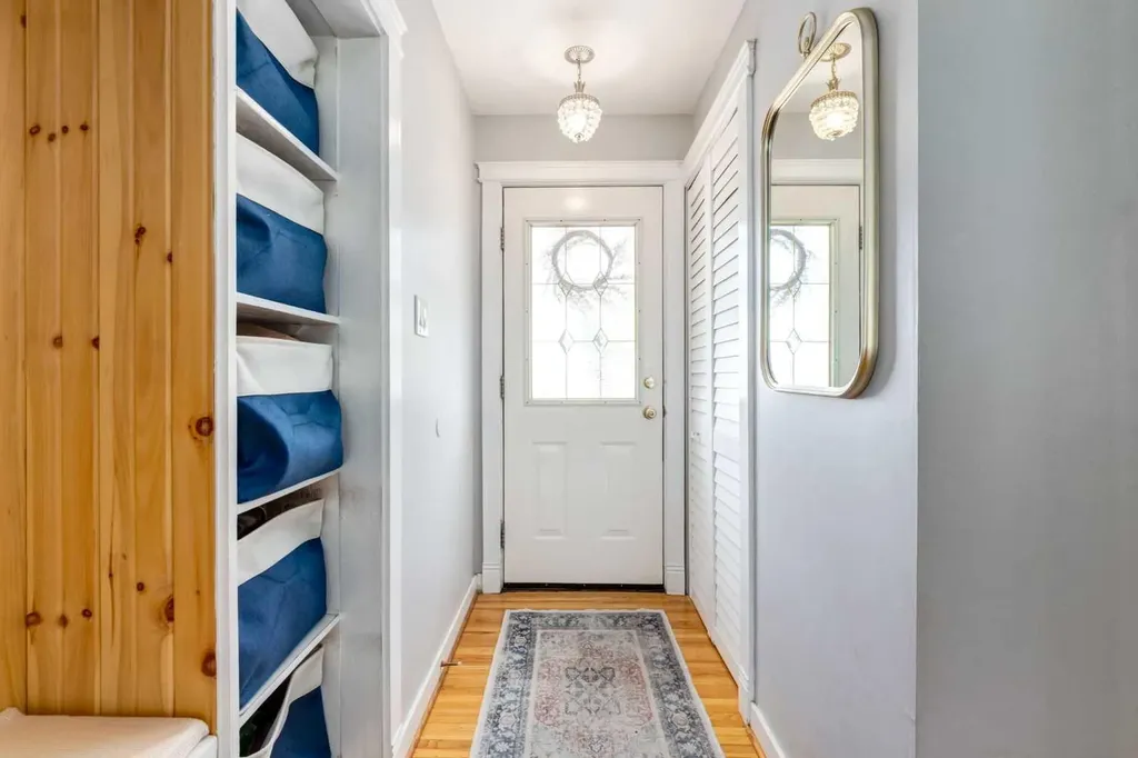 23 Heston Street NW Calgary AB t2k2c3