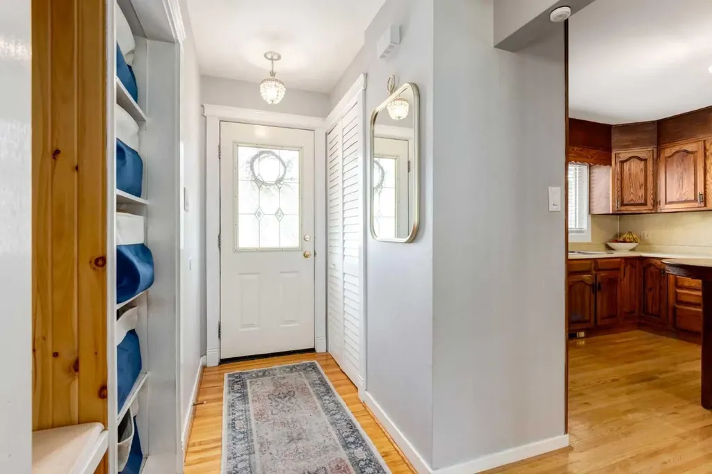 23 Heston Street NW Calgary AB t2k2c3