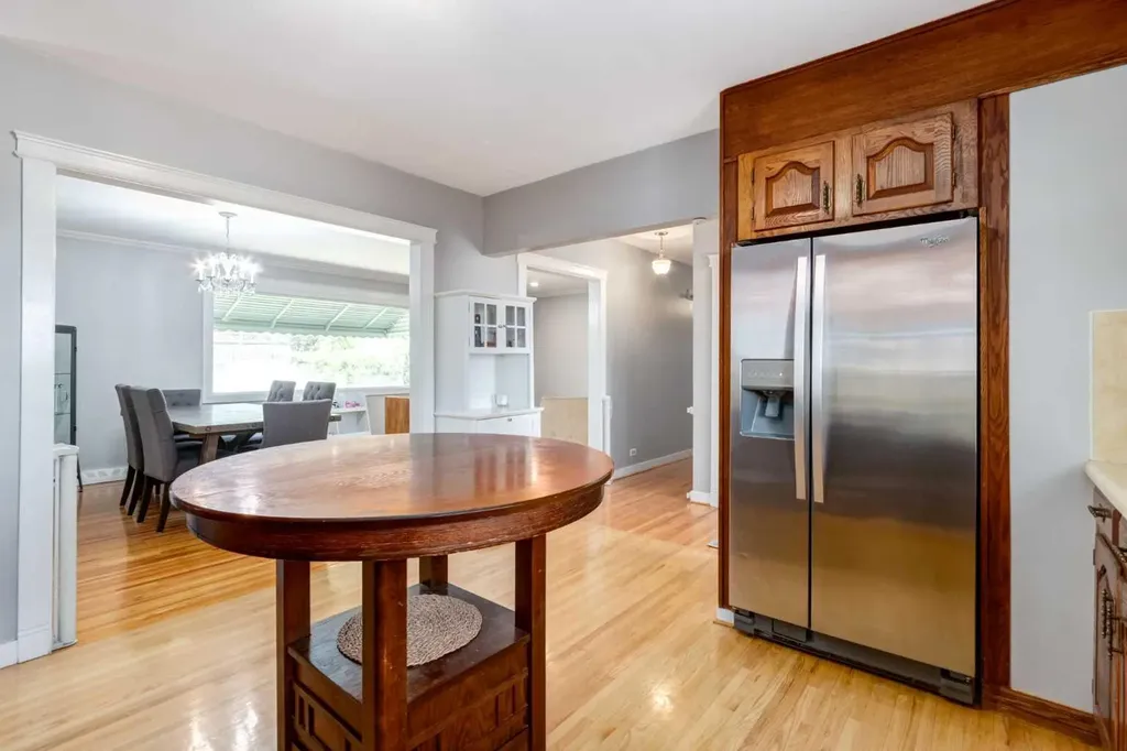 23 Heston Street NW Calgary AB t2k2c3