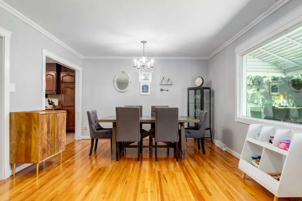 23 Heston Street NW Calgary AB t2k2c3
