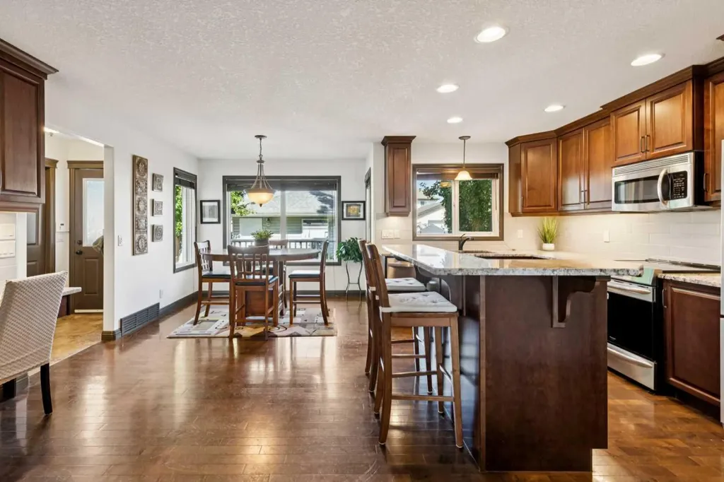 316 Prestwick Terrace SE Calgary AB T2Z 0H4