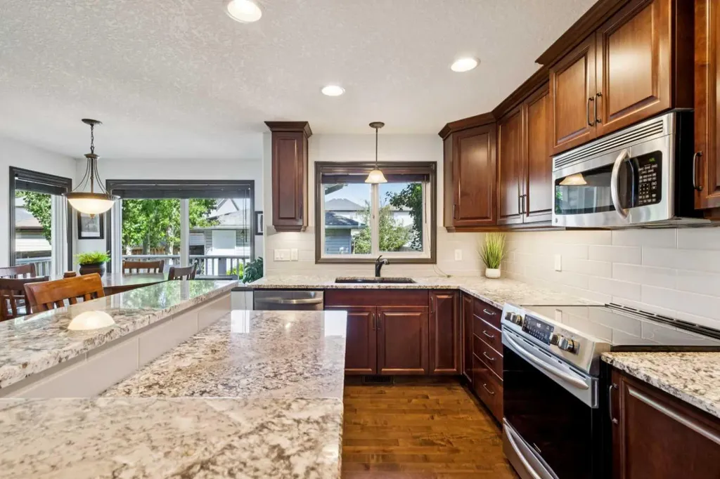 316 Prestwick Terrace SE Calgary AB T2Z 0H4