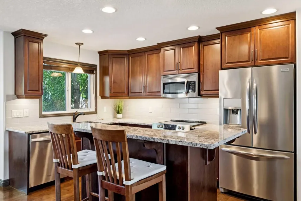 316 Prestwick Terrace SE Calgary AB T2Z 0H4