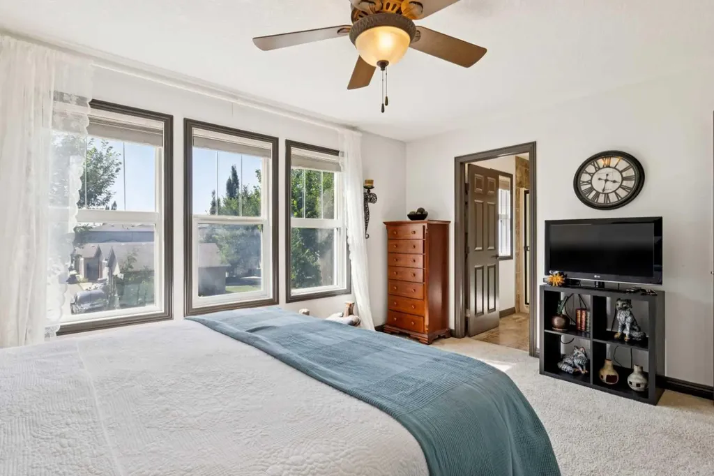 316 Prestwick Terrace SE Calgary AB T2Z 0H4