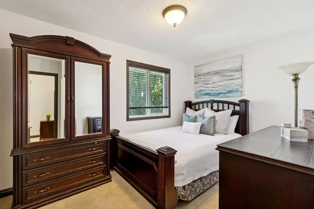 316 Prestwick Terrace SE Calgary AB T2Z 0H4