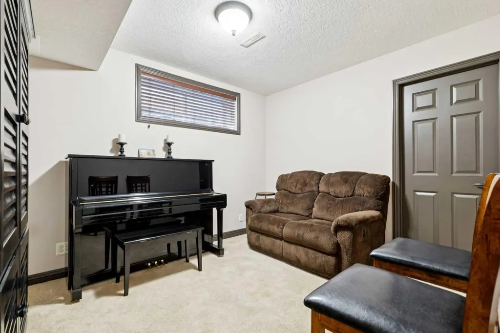 316 Prestwick Terrace SE Calgary AB T2Z 0H4